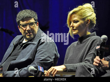 NY, NY. October 7 2016.  Jennifer Morrison with show creator Adam Horowitz, NYCC OUAT panel. © Veronica Bruno/Alamy Stock Photo