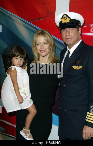 JOHN TRAVOLTA & KELLY PRESTON QANTAS AMMASSADOR AT LARGE LOS ANGELES AIRPORT [LAX] LOS ANGELES USA 24 June 2002 Stock Photo