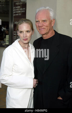 MALCOLM MCDOWELL & KELLEY KUHR GANGSTER NO.1 FILM PREMIERE HOLLYWOOD LOS ANGELES USA 08 July 2002 Stock Photo