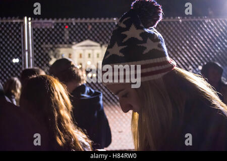 Washington, District of Columbia, USA. 8th Nov, 2016. People gather outside the White House to await the news of who will be the next President of the United States. © Dimitrios Manis/ZUMA Wire/Alamy Live News Stock Photo