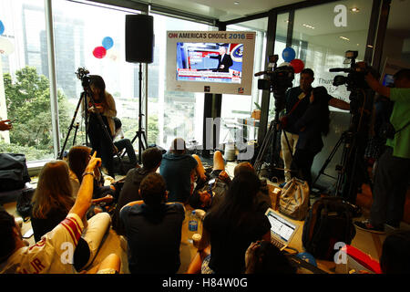 Overseas American citizens gather together at the voting centre to watch live coverage of USA Presidential Election 2016 on a voting day hosted by American Chamber of Commerce in Hong Kong. Nov 9, 2016. Hong Kong. 9th Nov, 2016. Liau Chung Ren/ZUMA Credit:  Liau Chung Ren/ZUMA Wire/Alamy Live News Stock Photo