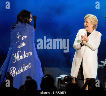 Philadelphia, Pennsylvania, USA. 5th Nov, 2016. KATY PERRY, left, and HILLARY CLINTON during the ''Love Trumps Hate'' Get Out the Vote campaign at the Mann Center. © Daniel DeSlover/ZUMA Wire/Alamy Live News Stock Photo