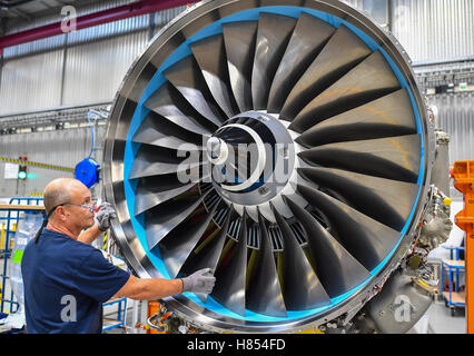 Engine technician Sven Hardell working on an aircraft engine type V2500 at the company Rolls-Royce Deutschland Ltd. & Co KG in Dahlewitz, Germany. Universities in Brandenburg want to further develop cooperation with the industry. Example of such cooperations: Rolls-Royce and the Cottbus University. Photo: Patrick Pleul/dpa Stock Photo
