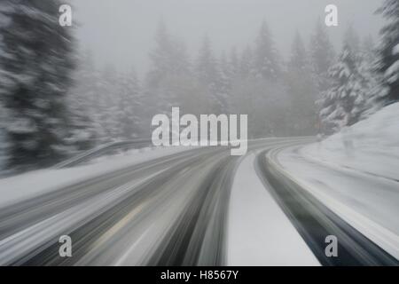 A car is driving in the snow, Germany, 09. November 2016. Photo: Frank May | usage worldwide Stock Photo