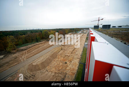 A view of the construction site of a new urban and suburban railway (S-Bahn) station at the House of Logistics and Mobility  Frankfurt in Frankfurt am Main, Germany, 10 November 2016. The station will connect the new Gateway Gardens borough with both the city centre and the airport. Photo: Susann Prautsch/dpa