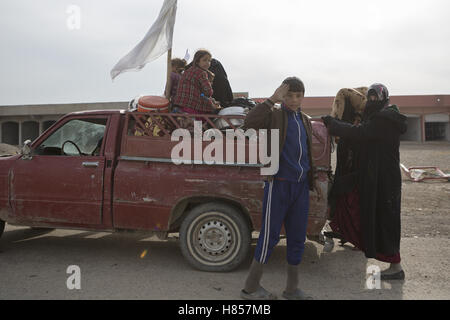 Mosul, Nineveh, Iraq. 10th Nov, 2016. 10/11/2016. Mosul, Iraq. An Iraqi family board a pickup truck, mounting a white flag and loaded down with their possessions, as they prepare to escape Mosul's Gogjali District and fighting between Iraqi Security Forces and ISIS militants for the safety of Iraqi-Kurdistan. Credit:  ZUMA Press, Inc./Alamy Live News Stock Photo