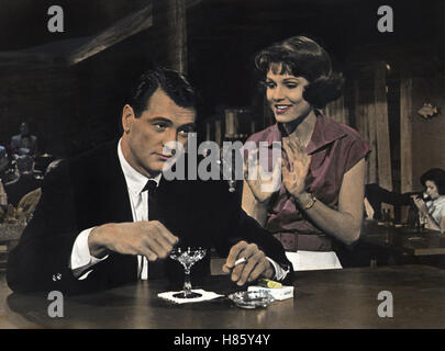 Ein Goldfisch an der Leine, (MAN'S FAVORITE SPORT) USA 1963, Regie: Howard Hawks, ROCK HUDSON, PAULA PRENTISS, Stichwort: Glas, Getränk Stock Photo