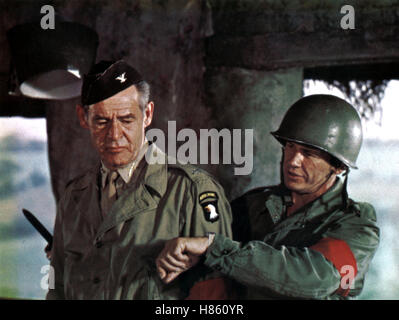 Das dreckige Dutzend, (THE DIRTY DOZEN) GB 1966, Regie: Robert Aldrich, ROBERT RYAN, CHARLES BRONSON, Stichwort: Soldat, Militär, Helm Stock Photo