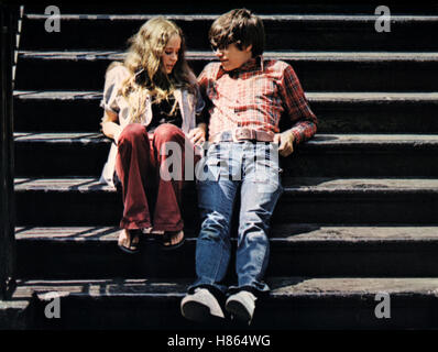 Jeremy, (JEREMY) USA 1973, Regie: Arthur Barron, GLYNNIS O'CONNOR, ROBBY BENSON, Stichwort: Teenager, First Love, Paar, Treppe Stock Photo