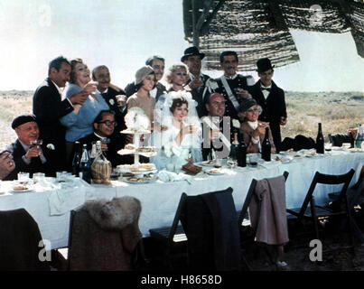 Amarcord, (MAGALI NOEL) IT 1973, Regie: Federico Fellini, Hochzeitsszene mit MAGALI NOEL (Braut). Key: Hochzeit, Hochzeitsgesellschaft, Brautpaar