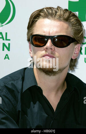 LEONARDO DICAPRIO GLOBAL GREEN PRESS CONFERENCE THE STANDARD HOTEL DOWNTOWN LOS ANGELES USA 12 August 2002 Stock Photo