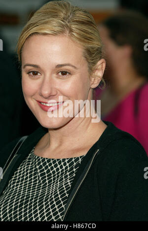 LEAH LAIL ONE HOUR PHOTO PREMIERE LA BEVERLY HILLS LOS ANGELES USA 22 August 2002 Stock Photo