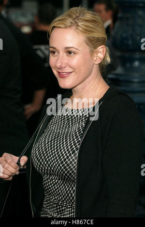 LEAH LAIL ONE HOUR PHOTO PREMIERE LA BEVERLY HILLS LOS ANGELES USA 22 August 2002 Stock Photo