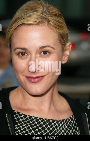 LEAH LAIL ONE HOUR PHOTO PREMIERE LA BEVERLY HILLS LOS ANGELES USA 22 August 2002 Stock Photo