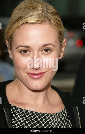 LEAH LAIL ONE HOUR PHOTO PREMIERE LA BEVERLY HILLS LOS ANGELES USA 22 August 2002 Stock Photo