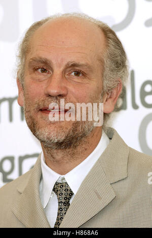 JOHN MALKOVICH RIPLEY'S GAME PHOTOCALL VENICE FILM FESTIVAL VENICE ITALY 02 September 2002 Stock Photo