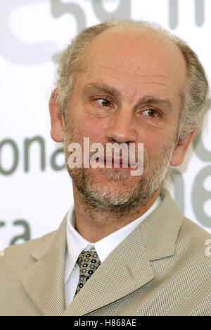 JOHN MALKOVICH RIPLEY'S GAME PHOTOCALL VENICE FILM FESTIVAL VENICE ITALY 02 September 2002 Stock Photo