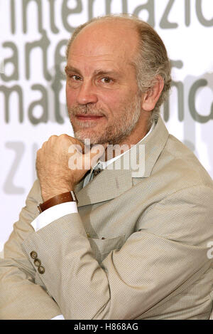 JOHN MALKOVICH RIPLEY'S GAME PHOTOCALL VENICE FILM FESTIVAL VENICE ITALY 02 September 2002 Stock Photo