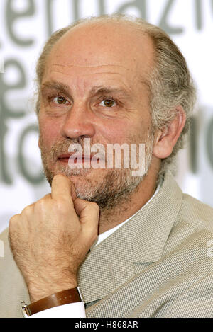 JOHN MALKOVICH RIPLEY'S GAME PHOTOCALL VENICE FILM FESTIVAL VENICE ITALY 02 September 2002 Stock Photo