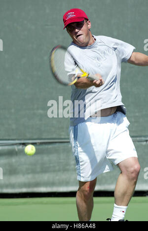 MATTHEW PERRY 1ST CELEBRITY TENNIS CLASSIC BEVERLY HILLS COUNTRY CLUB BEVERLY HILLS LA USA 21 September 2002 Stock Photo