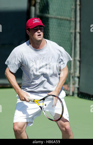 MATTHEW PERRY 1ST CELEBRITY TENNIS CLASSIC BEVERLY HILLS COUNTRY CLUB BEVERLY HILLS LA USA 21 September 2002 Stock Photo