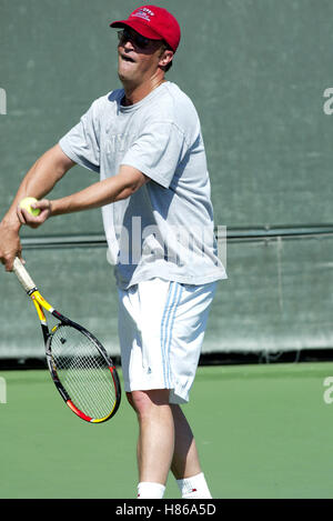 MATTHEW PERRY 1ST CELEBRITY TENNIS CLASSIC BEVERLY HILLS COUNTRY CLUB BEVERLY HILLS LA USA 21 September 2002 Stock Photo