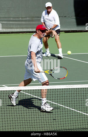 MATTHEW PERRY 1ST CELEBRITY TENNIS CLASSIC BEVERLY HILLS COUNTRY CLUB BEVERLY HILLS LA USA 21 September 2002 Stock Photo