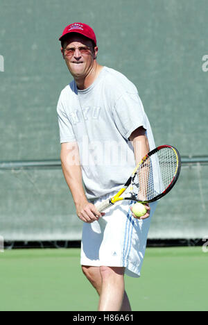 MATTHEW PERRY 1ST CELEBRITY TENNIS CLASSIC BEVERLY HILLS COUNTRY CLUB BEVERLY HILLS LA USA 21 September 2002 Stock Photo