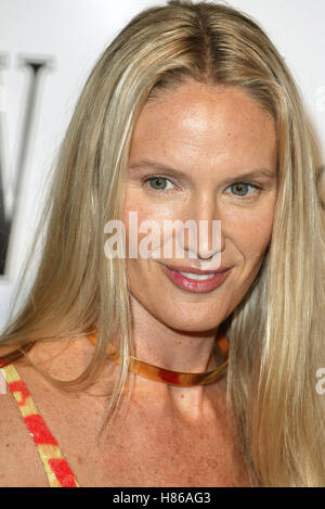 KELLY LYNCH W MAG & RESURRECTION TRIBUTE BEVERLY HILLS LOS ANGELES USA