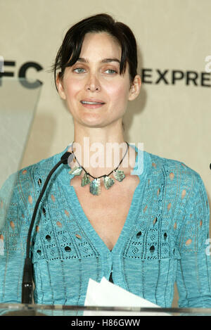 CARRIE-ANNE MOSS 03 INDY SPIRIT AWDS NOMINATION L'HERMITAGE HOTEL BEVERLY HILLS USA 11 December 2002 Stock Photo
