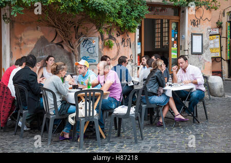 People having an alfresco lunch at Da Augusto in Piazza de Renzi in the Trastevere district of Rome Stock Photo