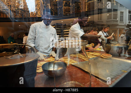 Belgium, Bruges (Brugge), employees at the Aux Merveilleux de Fred pastry shop, working at the shop display window Stock Photo