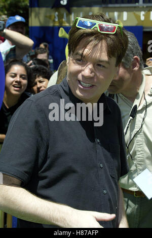 MIKE MYERS SHREK 4-D ATTRACTION PREMIERE UNIVERSAL STUDIOS LOS ANGELES USA 10 May 2003 Stock Photo