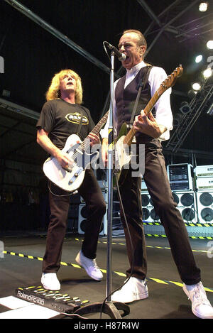 FRANCIS ROSSI & RICK PARFITT STATUS QUO DALBY FOREST PICKERING N. YORKS 22 June 2003 Stock Photo