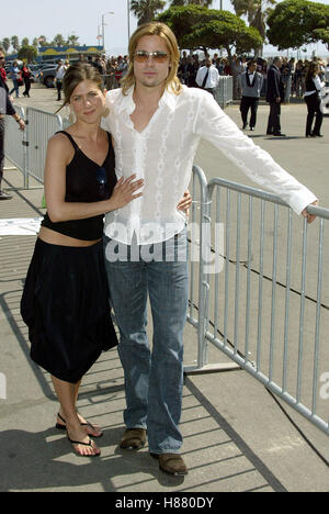 JENNIFER ANISTON & BRAD PITT 18TH INDEPENDENT SPIRIT AWARDS SANTA MONICA BEACH SANTA MONICA LOS ANGELES USA 22 March 2003 Stock Photo