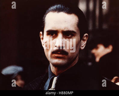 Der Pate - Teil 2, (THE GODFATHER - PART II) USA 1974, Regie: Francis Ford Coppola, ROBERT DE NIRO Stock Photo