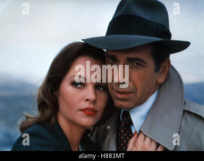 Der Mann mit Bogarts Gesicht, (THE MAN WITH BOGART'S FACE) USA 1980, Regie: Robert Day, MICHELLE PHILLIPS, ROBERT SACCHI, Stichwort: Hut, Paar Stock Photo