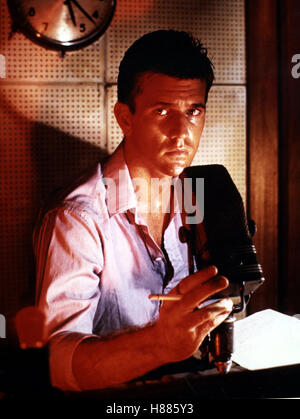 Ein Jahr in der Hölle, (THE YEAR OF LIVING DANGEROUSLY) AUSTR-USA 1982, Regie: Peter Weir, MEL GIBSON, Stichwort: Mikrofon, Moderator, Stift Stock Photo