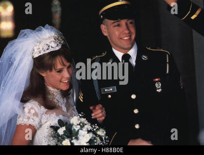 Der steinerne Garten, (GARDENS OF STONE) USA 1987, Regie: Francis Ford Coppola, MARY STUART MASTERSON, D.B.SWEENEY, Stichwort: Hochzeit, Braut, Uniform Stock Photo