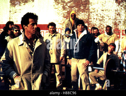 Lock up - Überleben ist alles, (LOCK UP) USA 1989, Regie: John Flynn, SYLVESTER STALLONE (li), Stichwort: Gefängnishof, Häftling Stock Photo