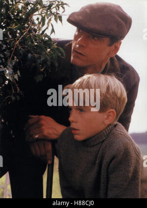 Danny - Der Champion, (DANNY THE CHAMPION OF THE WORLD) TVM GB 1989 Regie: Gavin Millar, JEREMY IRONS, SAMUEL IRONS, Stichwort: Vater, Sohn; Beobachter, Schiebermütze Stock Photo