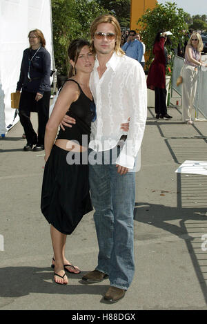 JENNIFER ANISTON & BRAD PITT 18TH INDEPENDENT SPIRIT AWARDS SANTA MONICA BEACH SANTA MONICA LOS ANGELES USA 22 March 2003 Stock Photo