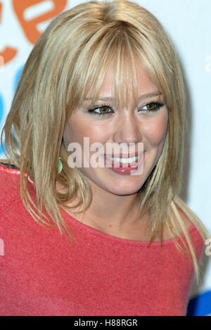 HILARY DUFF 2003 TEEN CHOICE AWARDS UNIVERSAL AMPHITHEATRE LOS ANGELES USA 02 August 2003 Stock Photo