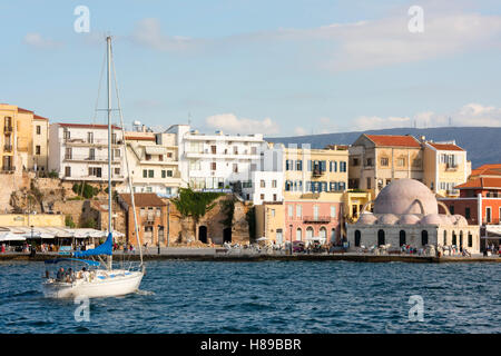 Griechenland, Kreta, Chania, Hasan-Pascha-Moschee im Venezianischen Hafen Stock Photo
