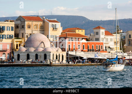 Griechenland, Kreta, Chania, Hasan-Pascha-Moschee im Venezianischen Hafen Stock Photo