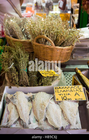 Griechenland, Kreta, Chania, Markthalle, Stockfisch und Kräuter Stock Photo