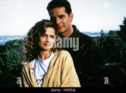 SINGLES (1992) CAMPBELL SCOTT, KYRA SEDGEWICK SNG 017 Stock Photo ...