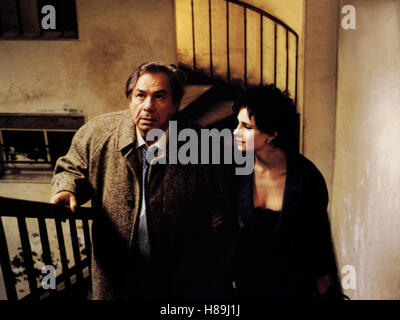 Mein Mann, (MON HOMME) F 1996, Regie: Bertrand Blier, MICHEL GALABRU, ANOUK GRINBERG , Stichwort: Treppe, Treppenhaus Stock Photo