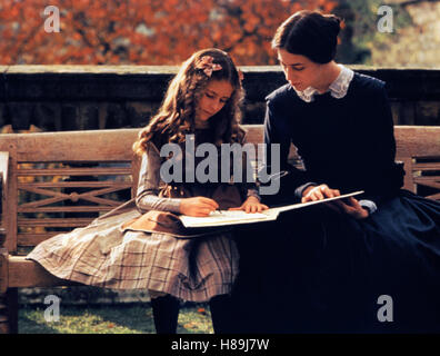 Jane Eyre, (JANE EYRE) GB 1996, Regie: Franco Zeffirelli, CHARLOTTE GAINSBOURG (re), Stichwort: Herbst, Park, Bank, Buch Stock Photo