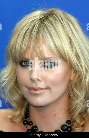 CHARLIZE THERON THE ITALIAN JOB PHOTOCALL 29TH DEAUVILLE FILM FESTIVAL FRANCE 12 September 2003 Stock Photo